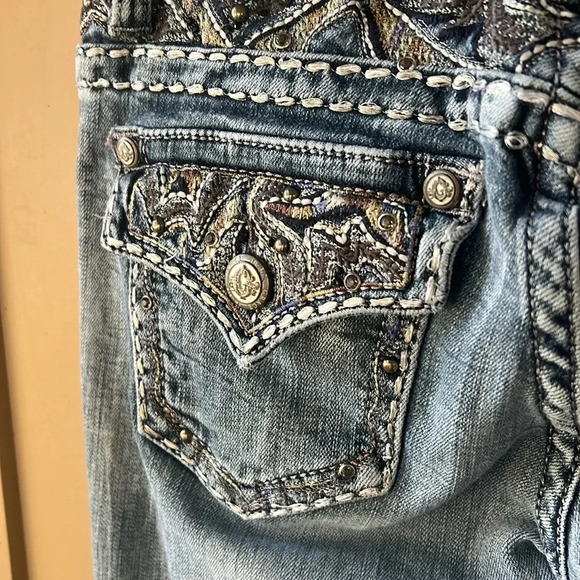 Grace in LA 27 Distressed Bootcut Jeans with Embellished Back Pockets Light Wash - Picture 9 of 12